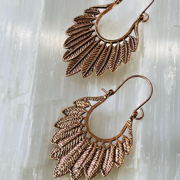 BOHO FEATHER EARRINGS hanging feathers ROSE GOLD Chic Stylish Gypsy metal - Picture 3 of 7